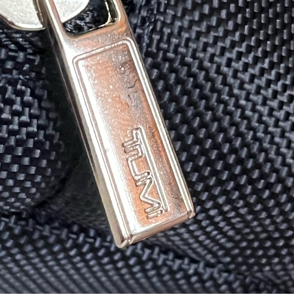 TUMI  For Delta , Small black Toiletries - Picture 3 of 6